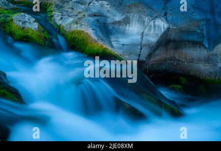 Cascate Alcantara, en face de Gole dell' Alcantara, Cascades en face de la gorge d'Alcantara, Sicile, Italie Banque D'Images