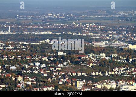 Vue en automne de la tour de télévision de Stuttgart à Killesberg, Stuttgart Feuerbach, Asperg et Hohenasperg, capitale de l'État de Stuttgart, Bade-Wurtemberg Banque D'Images