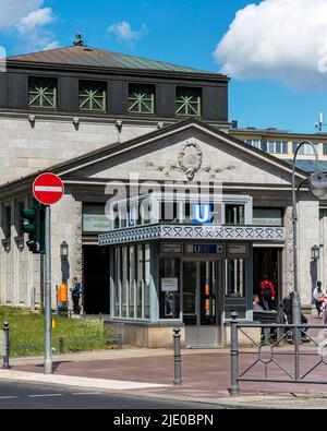 Entrée ouest de la station de métro Wittenbergplatz, Schoeneberg, Berlin, Allemagne Banque D'Images