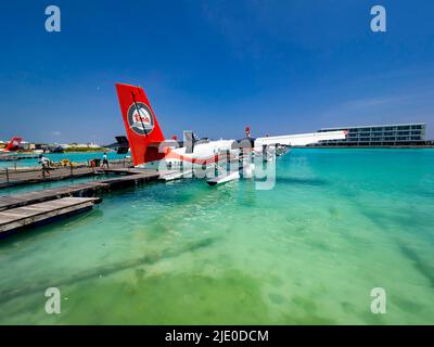 Ponton avec hydravions, de Havilland Canada DHC-6 300 Twin Otter, aéroport international de Malé, Hulhule, Maldives Banque D'Images