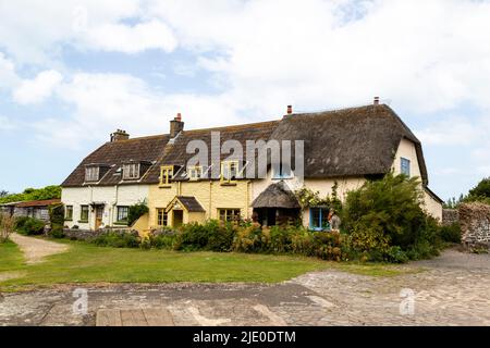 Chalets sur le port, Porlock Weir, un petit port dans le parc national d'Exmoor, Somerset, Angleterre Banque D'Images