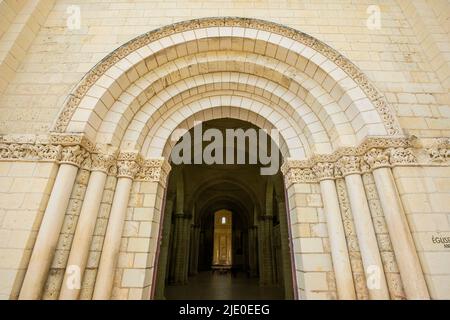 L'Abbaye royale de notre-Dame de Fontevraud ou Fontevrault (en français : abbaye de Fontevraud) était un monastère dans le village de Fontevraud-l'Abbaye, à proximité Banque D'Images