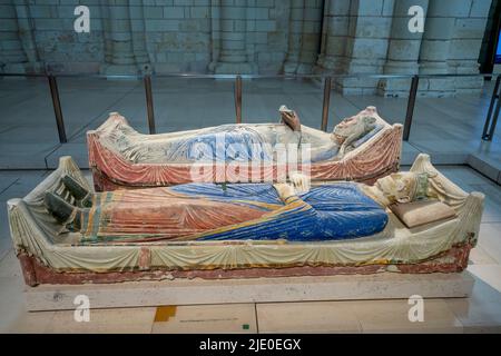 Tombeau de Henri II d'Angleterre et Eleanor d'Aquitane à l'abbaye de Fontevraud. L'Abbaye royale de notre-Dame de Fontevraud. Département de la France occidentale du Maine-e Banque D'Images