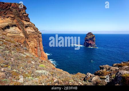 Vue du sentier de randonnée au point rocheux de la mer, Cap Ponta de Sao Lourenco, Saint Lawrence point, Canique, Parque Natural da Madeira Banque D'Images