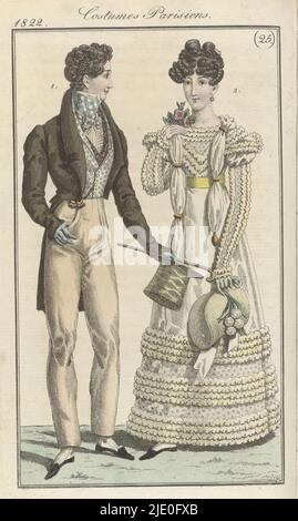 Journal des Dames et des modes, édition Francfort 16 juin 1822, costumes Parisiens (25), selon le texte qui l'accompagne (pp 679 et 680): Fig. 2: Costume de marche pour une jeune femme. Coiffure légèrement gondolée. Robe de mousseline décorée de 'bouillons' et d'un entre-deux de tulle. Foulard de 'laine cachemire' (cachemire) avec boucles dorées. Chapeau de 'paille d'Italie' décoré de 'boules de neige' (Rhododendron) et d'un large ruban de satin blanc. Boucles d'oreilles diamantées. Ceinture de satin jaune. Gants verts. Bas blancs et chaussures noires. Figure 1: Costume pour un jeune homme. Veste avec boutons métalliques. Veste de Banque D'Images