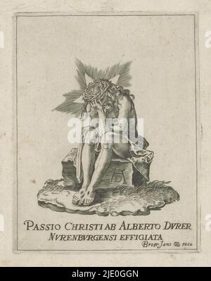 Christ sur la pierre froide, la petite passion (titre de la série), Passio Christi AB Alberto Durer Nurenburgensi Effigiata (titre de la série sur l'objet), Christ est assis avec sa tête dans la main sur la pierre froide. Sur sa tête la couronne des épines. Les stigmates sont visibles sur ses pieds et sa main. L'imprimé fait partie d'un album., imprimeur: Anonyme, après impression par: Albrecht Dürer, éditeur: Broer Jansz. (Den Haag), (mentionné à l'objet), la Haye, 1610 - 1620, papier, gravure, hauteur 131 mm × largeur 101 mm, hauteur 224 mm × largeur 160 mm Banque D'Images