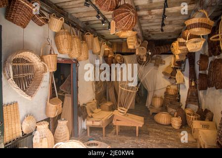 Enkhuizen, pays-Bas. Juin 2022. Magasin d'un fabricant de paniers au Musée Zuiderzee à Enkhuizen. Photo de haute qualité Banque D'Images