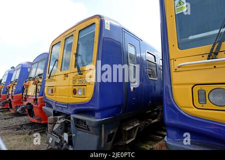 Retrait en attente d'élimination des trains South Western de classe 319, classe 455 et classe 456 au dépôt de stockage de long Marston, Warwickshire, Royaume-Uni Banque D'Images