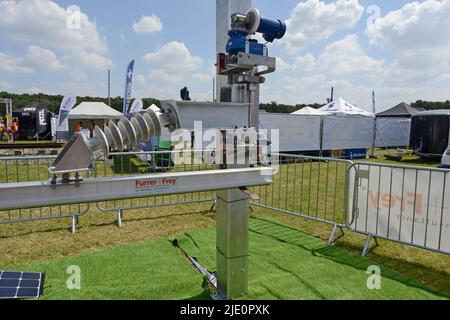 Rail conducteur électrique mobile pour le déchargement de trains de marchandises fabriqué par les spécialistes OLE Furrer & Frey exposés à l'exposition Rail Live, long Marston Banque D'Images