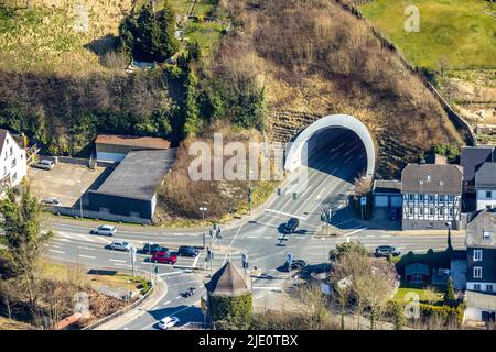 Vue aérienne, rue avec entrée tunnel à Jägerstraße et mur de la ville avec tours, Arnsberg, pays aigre, Rhénanie-du-Nord-Westphalie, Allemagne, DE, Europe, G Banque D'Images