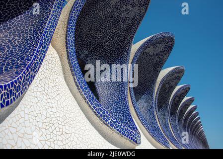 Mosaïque bleue et blanche détails de l'architecture moderne de la Cité des Arts et des Sciences, Valence. Banque D'Images