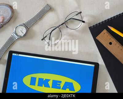 Allemagne. 24th juin 2022. Dans cette illustration, le logo IKEA International Group apparaît sur une tablette. Crédit : SOPA Images Limited/Alamy Live News Banque D'Images