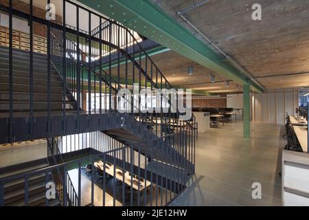 Escalier. 16 Chart Street Engineers Office, Londres, Royaume-Uni. Architecte: Ian Chalk Architects , 2022. Banque D'Images