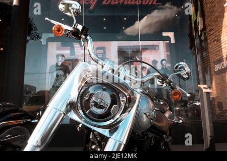 Détail d'une moto Harley-Davidson exposée dans la ville de Londrina, au sud du Brésil. C'est l'une des marques de moto les plus emblématiques du monde Banque D'Images