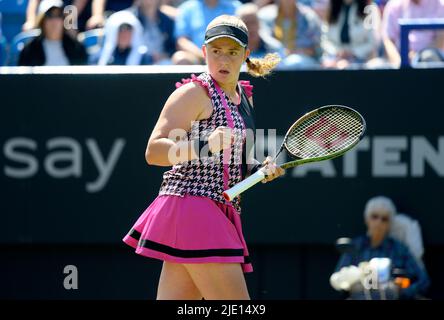 Jelena Ostapenko (Lettonie) dans sa demi-finale sur le court central au Rothesay International tennis, Devonshire Park, Eastbourne, Royaume-Uni. 24th juin 2022 Banque D'Images