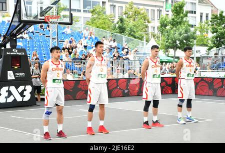 Anvers, Belgique. 24th juin 2022. Les joueurs de Chine sont vus avant le match de billard masculin de la coupe du monde de la FIBA 3X3 entre la Chine et la Pologne à Anvers, Belgique, 24 juin 2022. Crédit: REN Pengfei/Xinhua/Alay Live News Banque D'Images