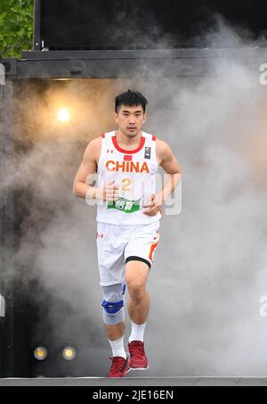 Anvers, Belgique. 24th juin 2022. Guo Hanyu de Chine est vu avant le match de billard masculin de la coupe du monde de football de la FIBA 3X3 entre la Chine et la Pologne à Anvers, Belgique, 24 juin 2022. Crédit: REN Pengfei/Xinhua/Alay Live News Banque D'Images