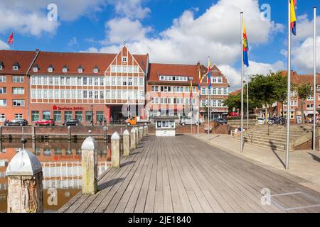 Jetée en bois au port dans le centre d'Emden, en Allemagne Banque D'Images