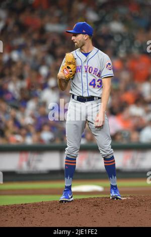 Le pichet de secours des mets de New York Chasen Shreve (43) réfléchit à quel pas jeter avec les bases chargées dans le fond du cinquième étamage de la GA MLB Banque D'Images