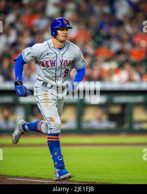 Le Fielder du centre des mets de New York Brandon Nimmo (9) est en tête du septième repas du match de la MLB entre les Astros de Houston et les mets de New York Banque D'Images