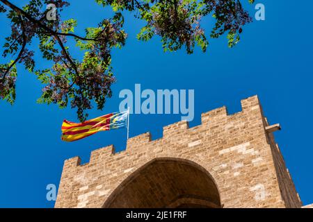 Torres de Serranos à Valence, Espagne, construit comme partie de la muraille de la ville. Banque D'Images