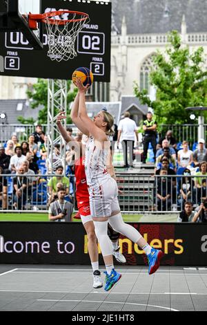 Anvers, Belgique. 24th juin 2022. Becky Massey, de Belgique, photographié en action lors d'un match de basket-ball 3x3 entre la Belgique et la Pologne, dans le cadre du tournoi de qualification des femmes à la coupe du monde FIBA 2022, le vendredi 24 juin 2022, à Anvers. La coupe du monde 2022 de la FIBA 3x3 basket se déroule du 21 au 26 juin à Anvers. BELGA PHOTO TOM GOYVAERTS crédit: Belga News Agency/Alay Live News Banque D'Images