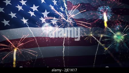 Drapeau américain avec feux d'artifice célébrant le 4th juillet. Indépendance, Memorial, Celebration, Fireworks concept. Banque D'Images