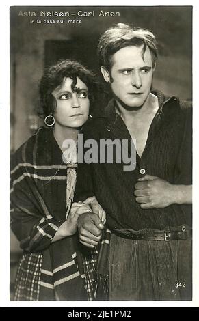 Portrait d'Asta Nielsen et Carl Auen dans Das Haus am Meer - film allemand de l'époque de weimar (1918 - 1935) Banque D'Images