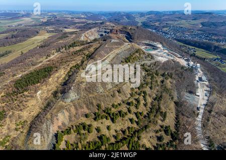 Vue aérienne, carrière Bilstein, Westdeutsche Grauwacke-Union, Brilon, Sauerland, Rhénanie-du-Nord-Westphalie, Allemagne, point de vue, Bergisch-Westerwälder H. Banque D'Images