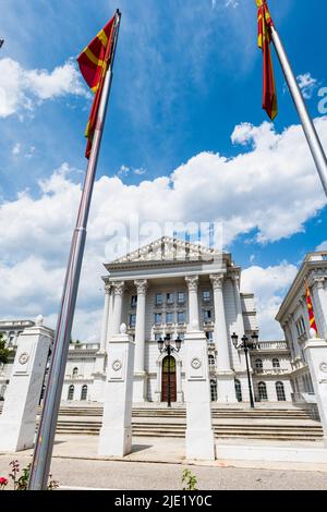 Skopje, Macédoine du Nord - juin 2022 : bâtiment du gouvernement de la République de Macédoine dans la ville de Skopje, Macédoine Banque D'Images