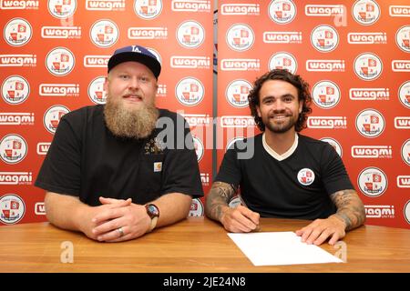 Crawley, Royaume-Uni. 24th juin 2022. Dominic Telford signe pour Crawley Town football Club au Broadfield Stadium à Crawley. Credit: James Boardman / Alamy Live News Banque D'Images