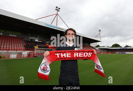 Crawley, Royaume-Uni. 24th juin 2022. Dominic Telford signe pour Crawley Town football Club au Broadfield Stadium à Crawley. Credit: James Boardman / Alamy Live News Banque D'Images