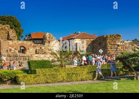 Nesebar, Bulgarie - 25 juillet 2016: Ville ancienne et station balnéaire de Nessebar sur la côte bulgare de la mer Noire Banque D'Images