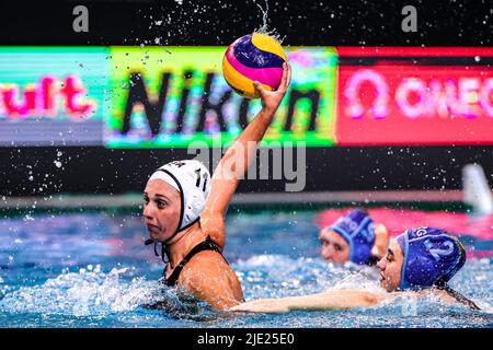 SZEGED, HONGRIE - JUIN 24: Bayley Weber des États-Unis, Lucia Ruiz Castellani de l'Argentine pendant les Championnats du monde de la FINA Budapest 2022 match entre les États-Unis d'Amérique et l'Argentine sur 24 juin 2022 à Szeged, Hongrie (photo par Albert Ten Hove/Orange Pictures) crédit: Orange pics BV/Alay Live News Banque D'Images