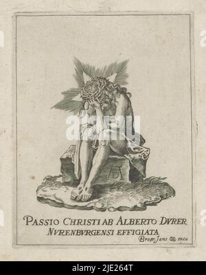 Christ sur la pierre froide, la petite passion (titre de la série), Passio Christi AB Alberto Durer Nurenburgensi Effigiata (titre de la série sur l'objet), Christ est assis avec sa tête dans la main sur la pierre froide. Sur sa tête la couronne des épines. Les stigmates sont visibles sur ses pieds et sa main. L'imprimé fait partie d'un album., imprimeur: Anonyme, après impression par: Albrecht Dürer, éditeur: Broer Jansz. (Den Haag), (mentionné à l'objet), la Haye, 1610 - 1620, papier, gravure, hauteur 131 mm × largeur 101 mm, hauteur 224 mm × largeur 160 mm Banque D'Images