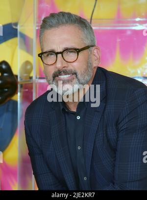 Hollywood, États-Unis. 24th juin 2022. Steve Cerrell arrive aux Minions Illumination placés leurs mains et leurs pieds dans le ciment au TCL Chinese Theatre à Hollywood, CA le vendredi 23 juin 2022 . (Photo de Juan Pablo Rico/Sipa USA) crédit: SIPA USA/Alay Live News Banque D'Images