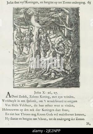 Cinq rois Amoréens pendus, Josué smit des rois vyf, et les pend jusqu'au coucher du soleil (titre sur l'objet), les cinq rois Amorites sont pendus dans des arbres à la commande de Josué. Leurs couronnes sont au sol. À l'extrême gauche se trouve la grotte dans laquelle les rois étaient détenus. Au-dessus de la scène un titre. En dessous de lui six versets et une référence à Josué 10: 26-27. L'imprimé fait partie d'un album., imprimeur: Christoffel van Sichem (II), (mentionné sur l'objet), imprimeur: Christoffel van Sichem (III), (mentionné sur l'objet), éditeur: Jan Klooster, Amsterdam, 1645 - 1646 et/ou 1740, papier, impression typographique, heig Banque D'Images