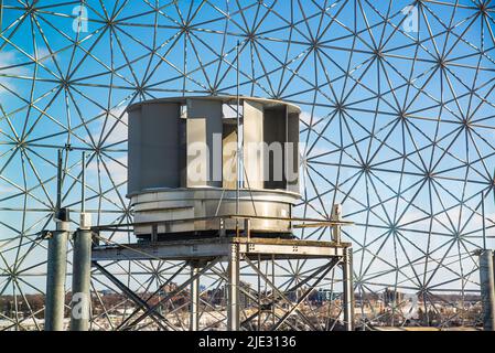 Montréal, Canada - 18 mars 2020 : structure cellulaire du musée de la biosphère à Montréal Banque D'Images