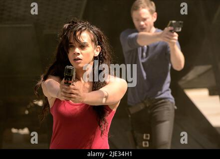 JOHN HANNAH-KAMEN, Aaron Ashmore, KILLJOYS, 2015 Banque D'Images