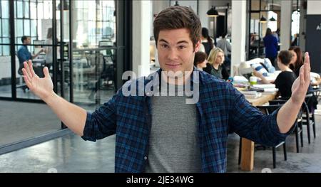 ADAM DEVINE, STAGIAIRE, 2015 Banque D'Images