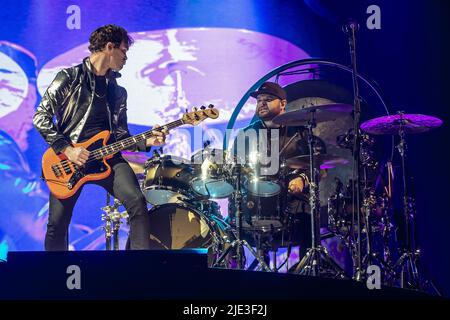 PORTSMOUTH, ANGLETERRE: Royal Blood se produire sur scène au cours du jour 3 du festival victorieux avec: Mike Kerr, Ben Thatcher où: Portsmouth, Royaume-Uni quand: 29 août 2021 crédit: Neil Lupin/WENN Banque D'Images