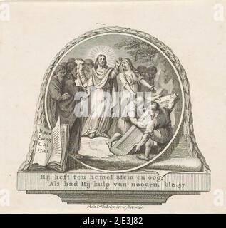 Raising of Lazarus, page de titre pour: P.L. van de Kasteele, chansons, 1790, dans un médaillon rond une scène de la Raising of Lazarus. Le Christ se tient au milieu d'un groupe de personnes à la tombe de Lazarus. Il leur demande d'enlever la pierre devant l'ouverture de la caverne. Voici une ligne d'un poème de P.L. van de Kasteele sur la grandeur de Jésus., imprimeur: Reinier Vinkeles (I), (mentionné sur l'objet), après conception propre par: Reinier Vinkeles (I), (mentionné sur l'objet), éditeur: Weduwe Jan van Terveen & Zoon, Utrecht, 1790, papier, gravure, gravure, hauteur 84 mm × largeur 91 mm Banque D'Images