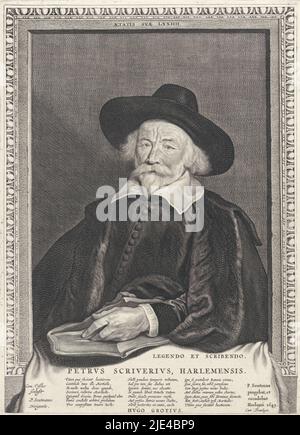 Portrait de Petrus Scriverius à l'âge de 74 ans, Cornelis Visscher (II), d'après Pieter Claesz. Soutman, 1649, Portrait de l'écrivain Haarlem Petrus Scriverius. Il porte un chapeau et tient sa main entre les pages d'un livre., imprimeur: Cornelis Visscher (II), (mentionné sur l'objet), après: Pieter Claesz. Soutman, (mentionné sur l'objet), Pieter Claesz. Soutman, (mentionné sur l'objet), Haarlem, 1649, papier, gravure, gravure, h 403 mm × l 292 mm Banque D'Images