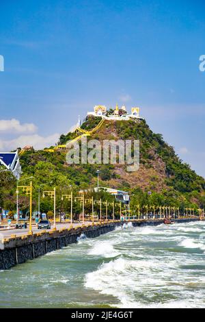 Prachuap Khiri Khan plage et ville en Thaïlande Banque D'Images