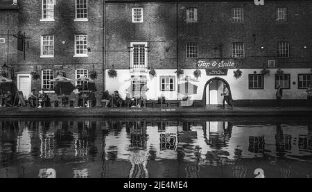 Bar près du canal à Birmingham, Royaume-Uni Banque D'Images