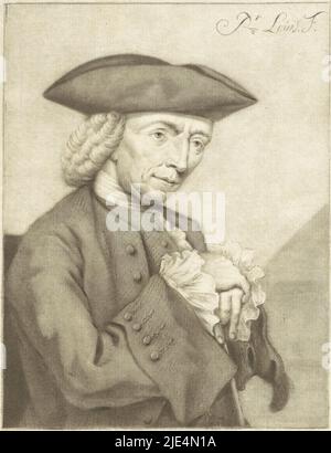 Le graveur, dessinateur et peintre Hendrik Spilman. Il a les mains repliées les unes sur les autres sur sa canne, Portrait de Hendrik Spilman., imprimeur: Pieter Louw, (mentionné sur l'objet), Amsterdam, 1743 - 1800, papier, h 178 mm × l 139 mm Banque D'Images