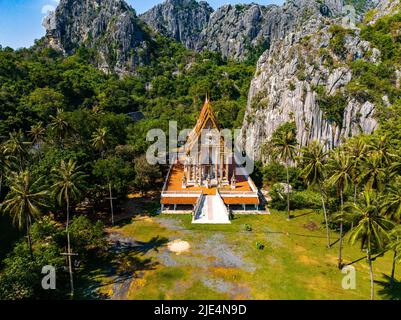 Temple Wat Khao Daeng à Prachuap Khiri Khan, Thaïlande Banque D'Images