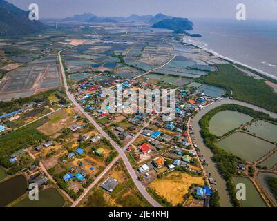 Vue aérienne de Khao Daeng View point, la montagne rouge, dans le parc national Sam Roi Yot, à Prachuap Khiri Khan, Thaïlande Banque D'Images