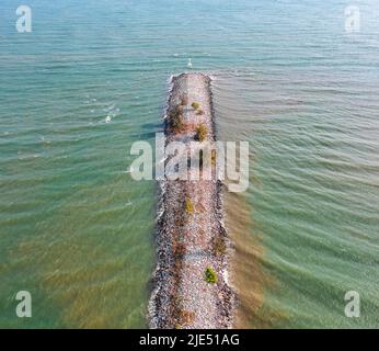 Vue aérienne de l'estuaire de Pak Nam Pranburi à Prachuap Khiri Khan, Thaïlande Banque D'Images