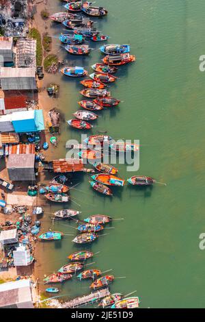 Vue aérienne de l'estuaire de Pak Nam Pranburi à Prachuap Khiri Khan, Thaïlande Banque D'Images